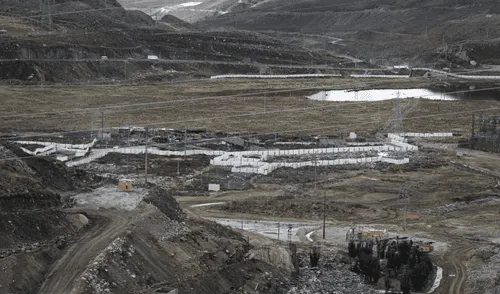 Antigua Morococha, ubicada a más de 4,500 m.s.n.m, sigue habitada por familias que no han dejado su territorio y viven cerca al tajo minero de Toromocho. Foto: Marco Cotrina / La República Antigua Morococha, ubicada a más de 4,500 m.s.n.m, sigue habitada por familias que no han dejado su territorio y viven cerca al tajo minero de Toromocho.