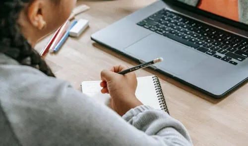 Dirigido a trabajadores del arte y la cultura en 20 regiones, el programa seleccionará a 100 participantes.