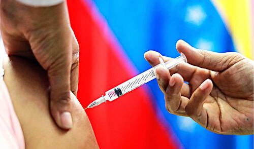 Venezuela recibe más de 2.4 millones de dosis de vacunas por parte de Irán para fortalecer estrategia de inmunización. Foto: Jesús Vargas/dpa. Venezuela recibe más de 2.4 millones de dosis de vacunas por parte de Irán para fortalecer estrategia de inmunización. Foto: Jesús Vargas/dpa.