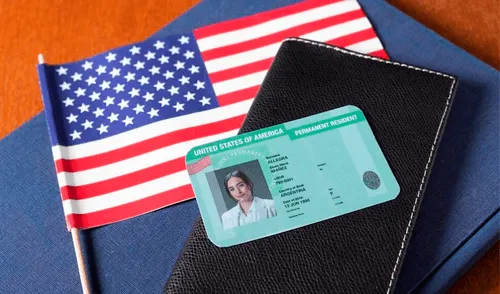 USCIS señala que hay maneras de obtener la Green Card sin un patrocinador.