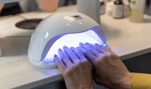 Especialistas del CONICET comprobaron que la radiación UV de estas lámparas altera partículas clave de la piel.