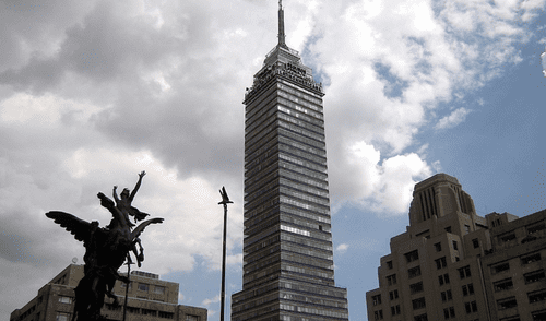 Con más de 180 metros de altura, el icónico edificio en CDMX sigue abierto al público, aunque algunas áreas están restringidas por revisión.