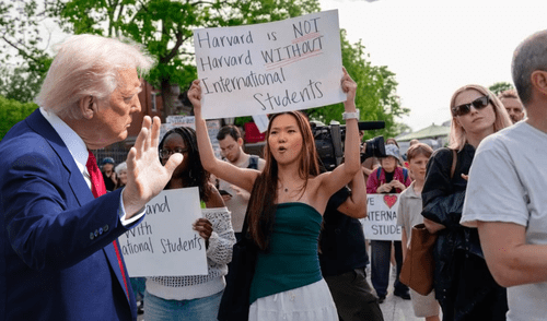 Estudiantes de Harvard protestaron masivamente contra las medidas del gobierno de Donald Trump. Foto: composición LR Estudiantes de Harvard protestaron masivamente contra las medidas del gobierno de Donald Trump. Foto: composición LR
