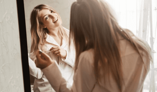 Hablar solo se considera una forma de autoayuda. Foto: FreePik Hablar solo se considera una forma de autoayuda. Foto: FreePik