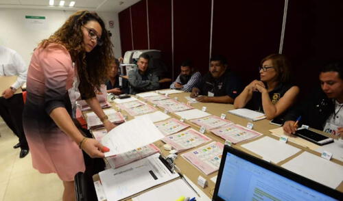 Ciudadanos emiten su voto en elección judicial 2025 con mínima afluencia.