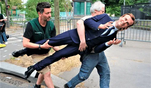Activistas de Greenpeace protestaron frente a la embajada de Rusia en París. Foto: AFP. Activistas de Greenpeace protestaron frente a la embajada de Rusia en París. Foto: AFP.