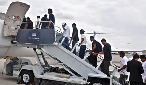 Los inmigrantes en EE.UU. deben llevar siempre consigo sus documentos legales para evitar ser deportados.