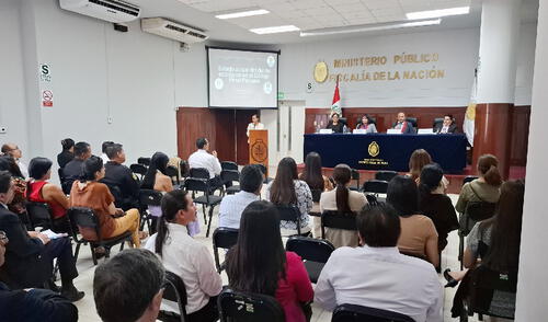 Más de 70 participantes asisten a ponencias sobre delitos ecológicos y colaboración en protección ambiental.