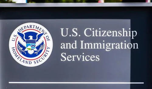 USCIS advierte que no todos los inmigrantes califican para la ciudadanía americana
