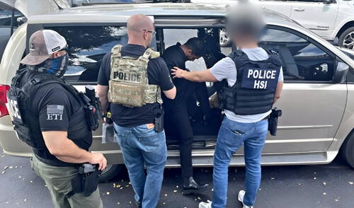 Agentes de ICE realizaron un operativo armado en el restaurante en San Diego, California. Agentes de ICE realizaron un operativo armado en el restaurante en San Diego, California.