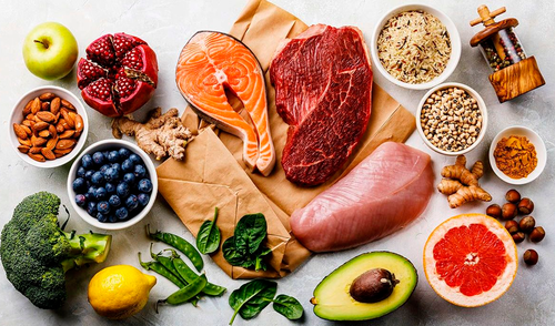 Nutricionistas revelan que la fibra es el carbohidrato que no puede faltar en una dieta alta en proteínas.