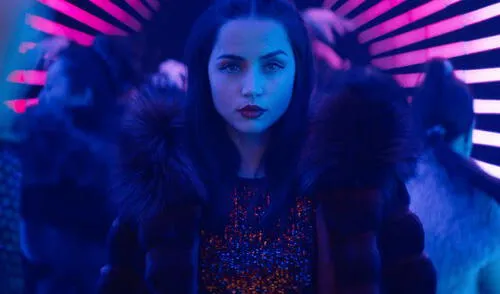 Escena de Ana de Armas.