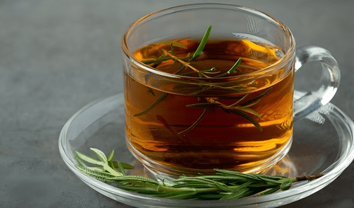El té de romero en ayuna es muy bueno para las personas mayores de 60 años. El té de romero en ayuna es muy bueno para las personas mayores de 60 años. Foto: Clarin.com