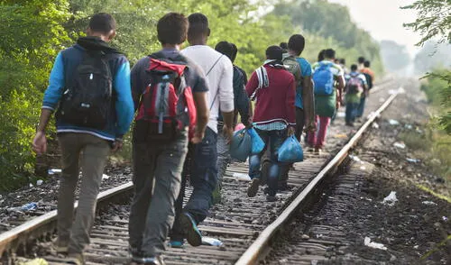 El USCIS refuerza la aplicación de la Ley Smith a inmigrantes en Estados Unidos. El USCIS refuerza la aplicación de la Ley Smith a inmigrantes en Estados Unidos.