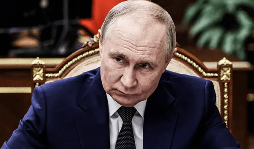 Putin señaló que los recientes sabotajes a la infraestructura ferroviaria en las regiones rusas de Bryansk y Kursk fueron ataques deliberados. Foto: AFP. Vladimir Putin acusa sin pruebas a Ucrania de "actos terroristas", "crímenes" contra civiles y de no desear "la paz en absoluto"