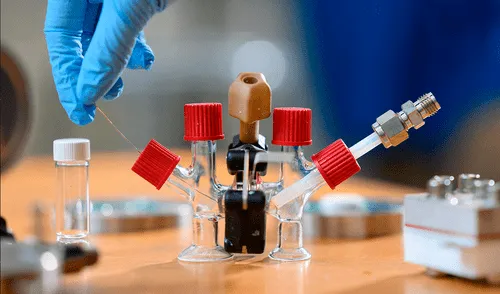 Una pila triplica la densidad energética de las baterías de litio y podría permitir la fabricación de aviones eléctricos