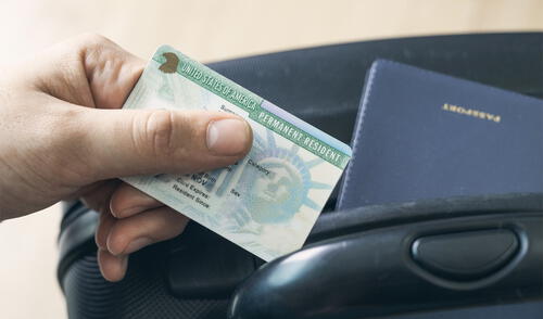 Conseguir la Green Card es esencial para los inmigrantes en EE.UU.