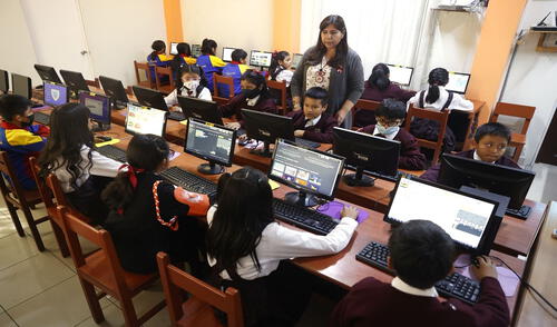 La inteligencia artificial también está desempeñando un papel crucial en la creación de entornos de aprendizaje inclusivos. Foto: difusión ia
