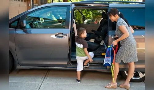 Elegir el transporte adecuado para los niños es una decisión que requiere atención y cuidado. Foto: difusión movilidad