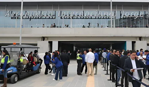 Los usuarios del nuevo Jorge Chávez podrán acelerar control migratorio en aeropuerto. Foto: Composición LR/CDN