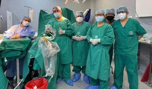 La intervención trató un tumor hipofisario que afectaba la visión y causaba dolores intensos.