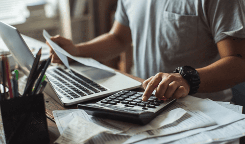 El Código Civil establece el período para que una deuda bancaria prescriba en Perú.