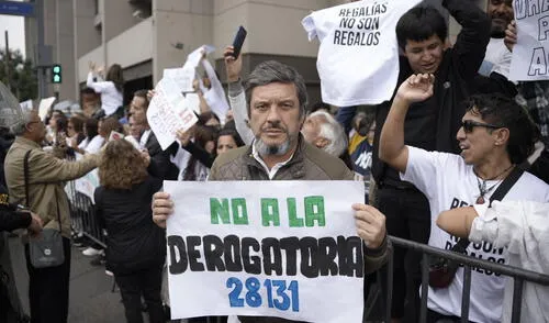 Artistas protestaron contra el Congreso.