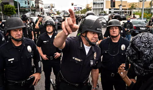 La Policía de Los Ángeles anunció que arrestarán a todos los que participen en las protestas. La Policía de Los Ángeles anunció que arrestarán a todos los que participen en las protestas.