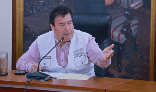 Edwin Martínez aseguró en otra entrevista que él nunca justificó un caso de violación. Foto: Congreso edwin martinez