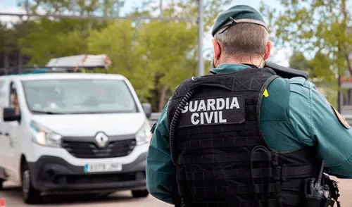 La Guardia Civil de España advierte que los pasajeros también deben respetar las normas de circulación, ya que pueden ser multados por diversas infracciones. Foto: Guardia Civil La Guardia Civil de España advierte que los pasajeros también deben respetar las normas de circulación, ya que pueden ser multados por diversas infracciones.