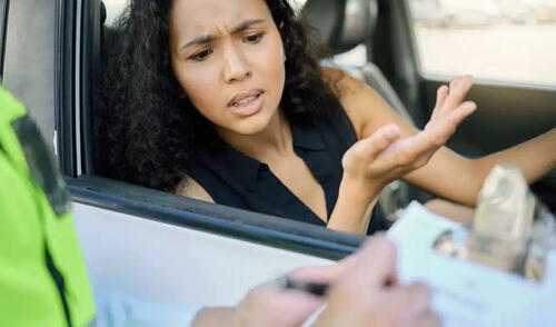 Los residentes pueden consultar multas rápidamente en el sitio oficial del Secretario de Estado de Illinois. Los residentes pueden consultar multas rápidamente en el sitio oficial del Secretario de Estado de Illinois.