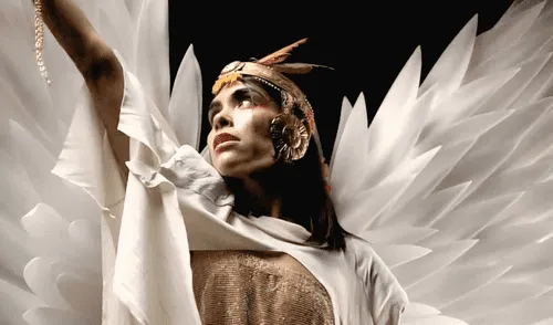 Lenin Tamayo firma con HYBE, la discográfica de BTS. Foto: difusión/agencia