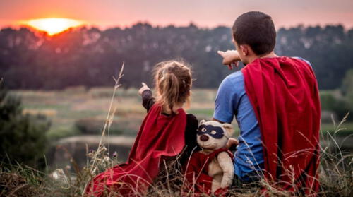 Celebración del Día del Padre en México, tradicionalmente el tercer domingo de junio. Familias mexicanas rinden homenaje a los padres en una fecha no oficial fija.