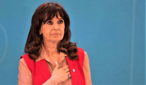 Cristina Kirchner fue condenada a 6 años de cárcel e inhabilitación perpetua para ejercer cargos públicos. Foto: AP.