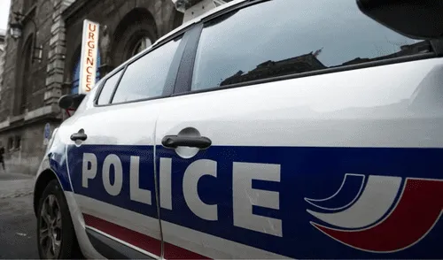 El detenido, que ya tenía restricciones de permanencia, fue arrestado y enfrenta cargos por tráfico de drogas en Francia.