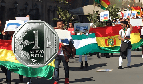 Bolivia atraviesa una crisis económica caracterizada por la escasez de dólares y combustibles, lo que ha provocado una inestabilidad significativa en el tipo de cambio de la moneda nacional. Bolivia atraviesa una crisis económica caracterizada por la escasez de dólares y combustibles, lo que ha provocado una inestabilidad significativa en el tipo de cambio de la moneda nacional.