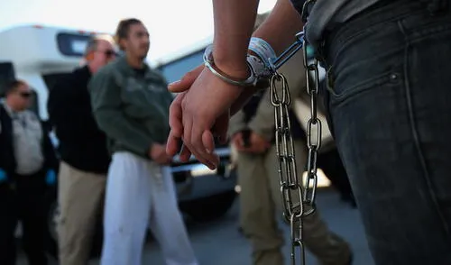 EE.UU. ofrece oportunidades a inmigrantes, pero mantener el estatus migratorio.