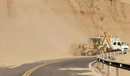 Reportan carreteras bloqueadas tras derrumbe y piedras caídas por sismo de 6,1. Foto: CDN