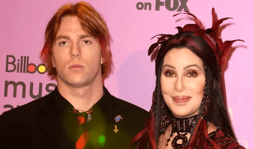 Fuentes cercanas a Elijah informaron que él "tenía suerte de estar vivo". Fuentes cercanas a Elijah informaron que él "tenía suerte de estar vivo".