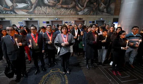 Fiscales realizan vigilia en el Ministerio Público en defensa de la legalidad Fiscales realizan vigilia en el Ministerio Público en defensa de la legalidad