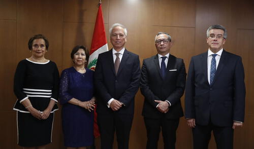 ¿Se repite la historia? Entre los años 2023 y 2024, el Congreso emprendió una cacería sin tregua contra los miembros de la JNJ. Hoy tiene carta abierta para retomar sus ataques. ¿Se repite la historia? Entre los años 2023 y 2024, el Congreso emprendió una cacería sin tregua contra los miembros de la JNJ. Hoy tiene carta abierta para retomar sus ataques.