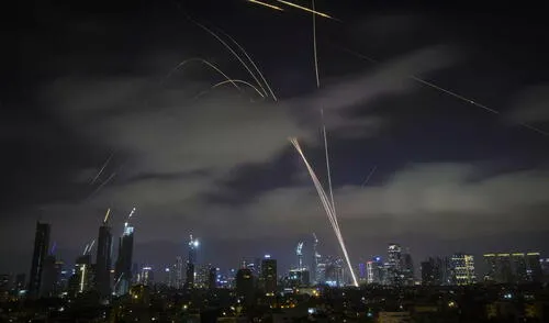 La Guardia Revolucionaria de Irán anunció el uso de misiles hipersónicos Fattah-1 en su ofensiva contra Israel. Foto: referencial @sputnik_brasil/X Irán asegura que lanzó misiles hipersónicos en un nuevo ataque contra Israel: serían más difíciles de interceptar