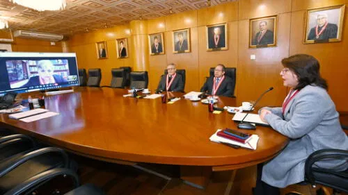 La Junta de Fiscales Supremos ratifica que ellos son los únicos que pueden decidir quién es fiscal de la Nación, cargo que hoy ocupa la fiscal suprema Delia Espinoza. La Junta de Fiscales Supremos ratifica que ellos son los únicos que pueden decidir quién es fiscal de la Nación, cargo que hoy ocupa la fiscal suprema Delia Espinoza.