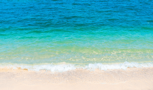 Accede a estas playas limpias en transporte público o privado y disfruta de la diversión.