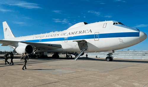 El Boeing E-4B Nightwatch es conocido como el "Avión del Juicio Final" de Estados Unidos. El Boeing E-4B Nightwatch es conocido como el "Avión del Juicio Final" de Estados Unidos.