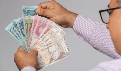 Los trabajadores formales en Perú reciben el pago de la gratificación dos veces al año.