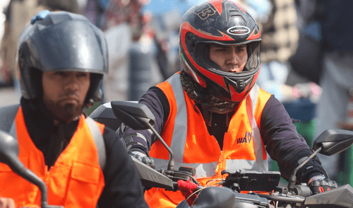 MTC promulga nueva medida sobre el uso de chalecos y cascos. Foto. Andina