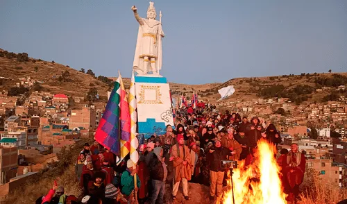 Decenas de puneños se congregaron en los cerros más altos para celebrar la llegada el Año Nuevo Andino. Foto: Liubomir Fernández/La República Decenas de puneños se congregaron en los cerros más altos para celebrar la llegada el Año Nuevo Andino. Foto: Liubomir Fernández/La República