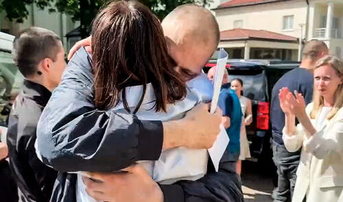 Serguéi Tijanovski, uno de los principales líderes de la oposición bielorrusa, fue excarcelado el sábado junto a otros 13 presos políticos.