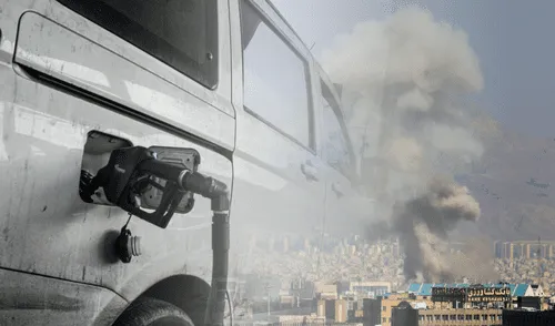 Durante el conflicto Ucrania-Rusia 2022 el precio del barril de petróleo subió hasta US$118,61. Foto: composición LR/Andina/John Reyes/URPI-LR Durante el conflicto Ucrania-Rusia 2022 el precio del barril de petróleo subió hasta US$118,61